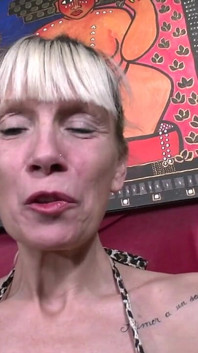 Donna amazzone di 60 anni succhia il mio cazzo grasso 5197