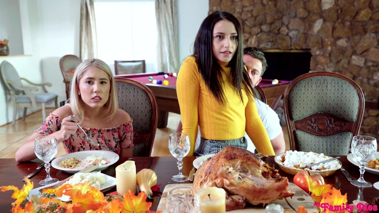 My family pies: Thanksgiving Is for Creampies - S10:e6