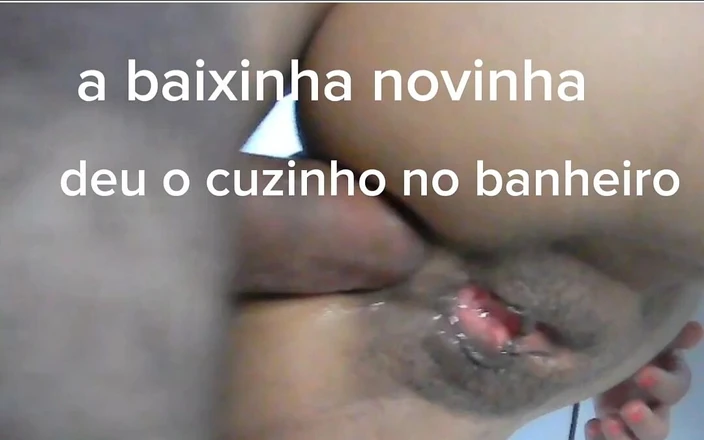 Xhacamisinha: The Short Young Girl Gave Her Ass in the Bathroom
