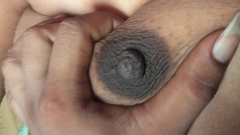 Yourgeeta8899: Dương vật của tôi cương cứng sau khi nhìn thấy...