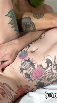En primer plano - post-op creampie trío