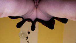 Сексуальна мілфа Алія - під спідницею