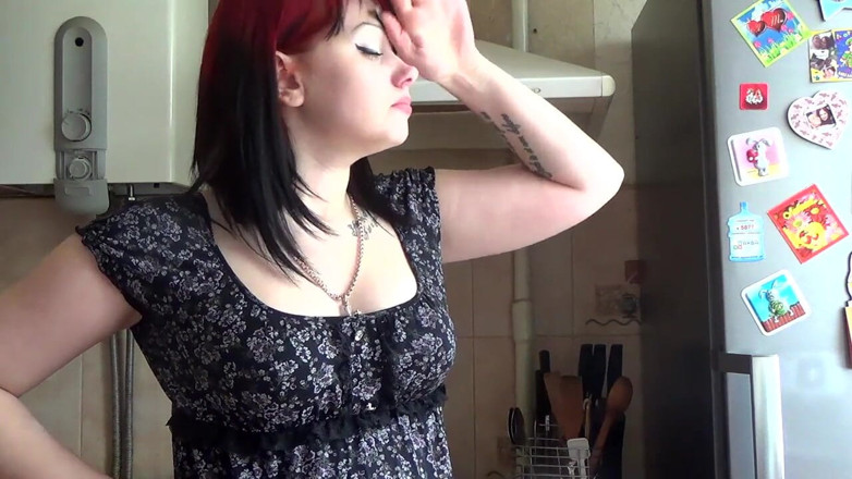 Goddess Misha Goldy: Very strongly itching nose everywhere