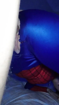 La puttana cosplay di spiderwomen degradata