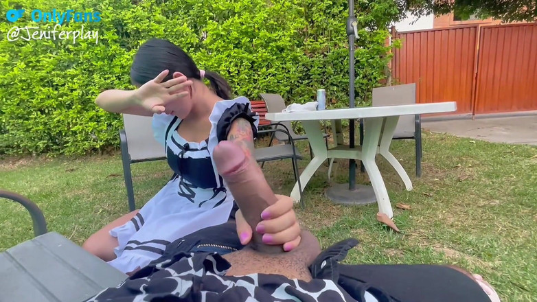 Jenifer Play: Het dienstmeisje wil de pik van de baas zuigen - Jeniferplay...