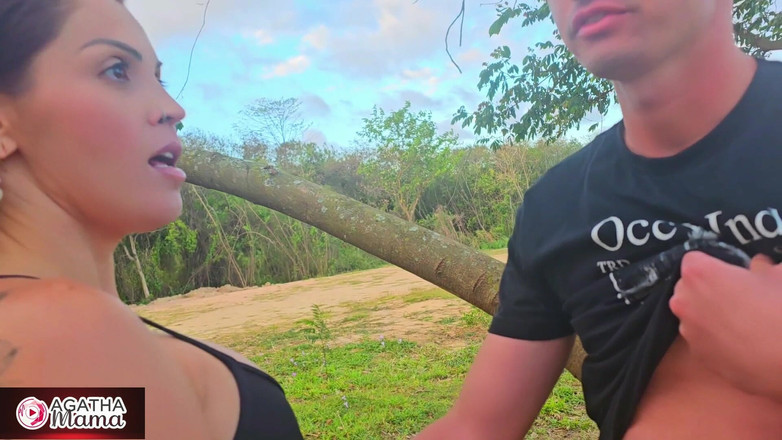 Agatha Mama: Agatha parkta seks yaparken emziriyor, pantolonu yırtık
