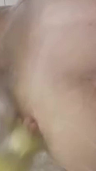 熟女がシャワーを浴びる