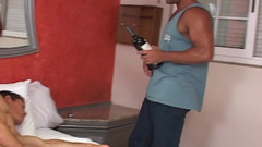 SEXUAL SIN GAY: Pump scéna bez sedla - 4_two svalnatými chlapy tvrdě šukají do zadku doma