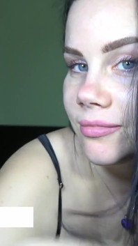 Anna pokazuje świński nos i upokarza małego penisa