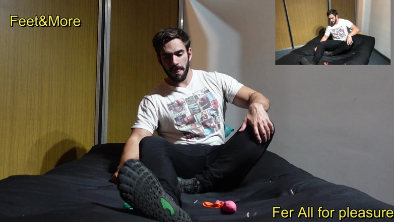 Fer All for pleasure: Maximo Is Starting Playing with Balloons Split Screen Version