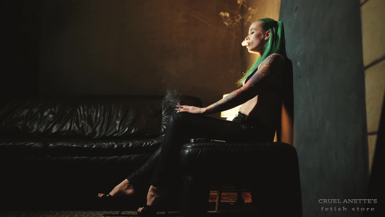 Cruel Anettes fetish world: Alleen na een lange dag