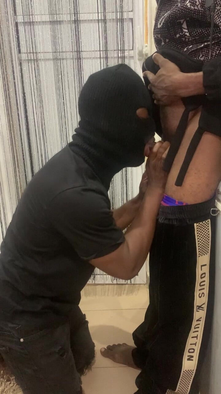 Enigmatic Buoy: Nadržená Hetero Twink Prosí o kouření.