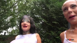 Mia Roux & Lia buitenshuis creampie gangbang orgie