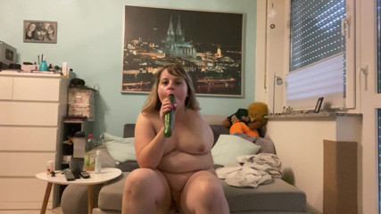 Deutsche Anna: Fucking my little pussy with an big cucumber