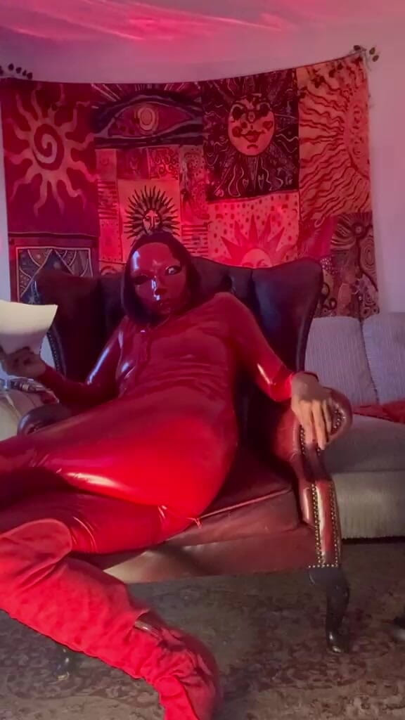 blackberrymilf: Rood satijn
