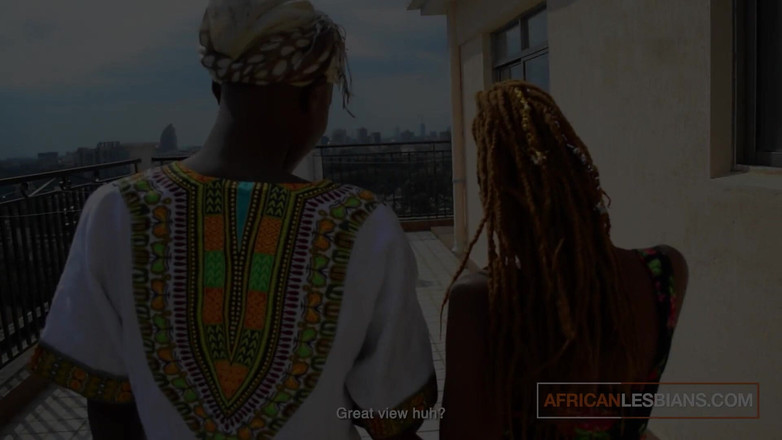 African Lesbians: Două lesbiene africane negre experimentează cu buttplugs!