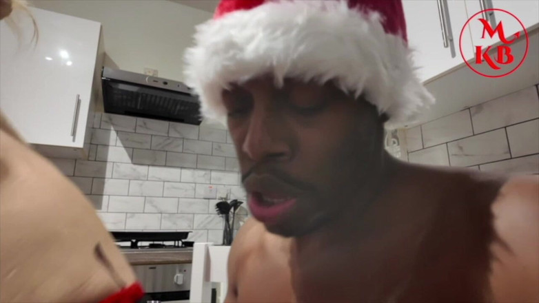 Kora Bell: Tiga Fitur - Trilogi Threesome XXXMAS Nakal: Si Cewek Sinterklas Ho,...