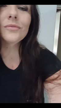 Prstem zjistíte, že dnes není den bez kalhot