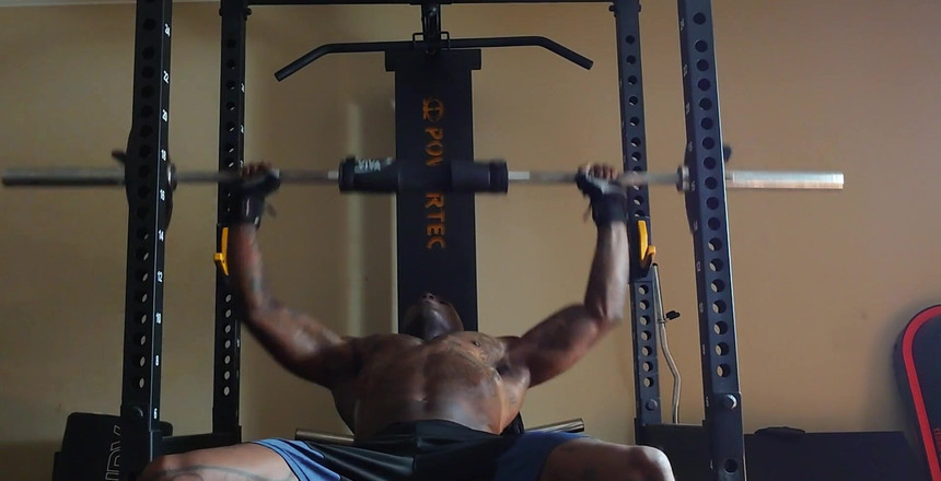 Hallelujah Johnson: Hallelujah Johnson , alto e escuro, músculos do chocolate, tatuagens corpo