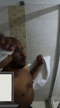 Ha portato la cena a casa abbiamo fatto la doccia usando le nostre mani nude di sapone sembra la lurida troia tocca il mio cazzo prima di andare a letto - Jhodez1