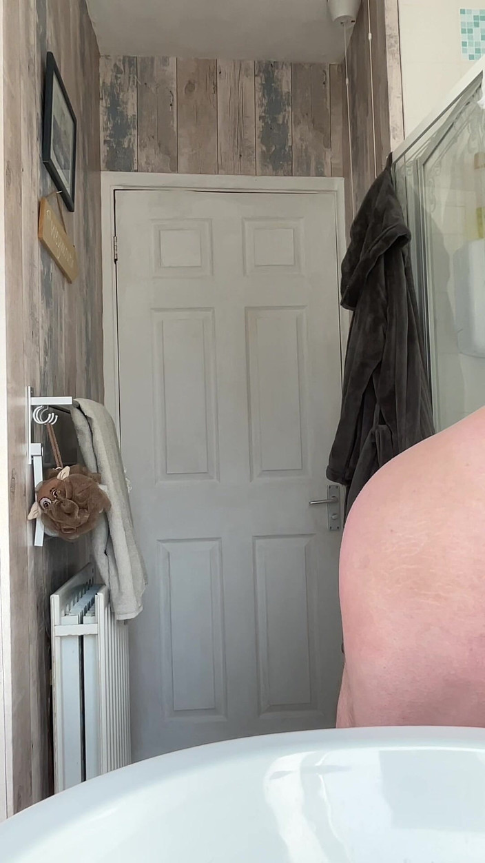 Buggiesmugglr: モーニングウッドは私についてバスルームへ向かった