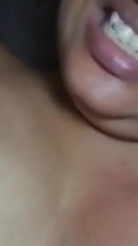 Verklig indisk desi MILf rör vid hennes fitta träning full