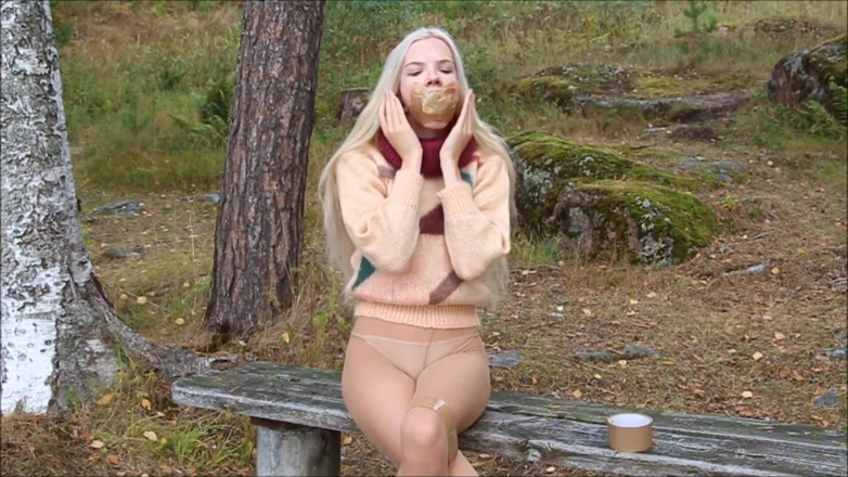 Selfgags classic: Чувственно себе заткнули рот кляпом