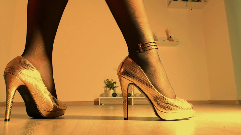 LegsOnHeels: Před škádlením si honím silonky