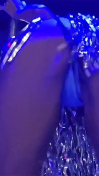 Am Ende der Karnevalsparty sah der Dj mich an und ich konnte nicht widerstehen, ich ging ihm es auf der Kabine!!