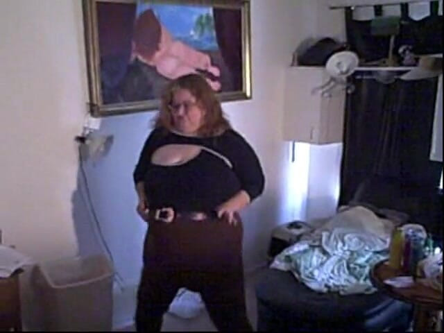 BBW nurse Vicki adventures with friends: Asistenta Vicki își îngrijește lucrurile!