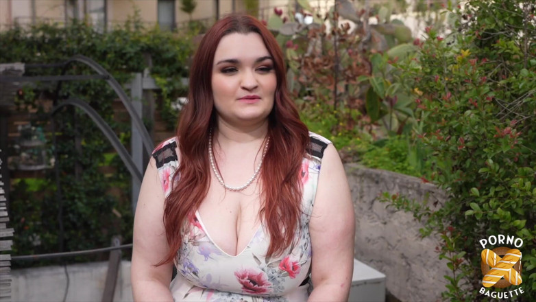 Porno Baguette: Amandine, güzel kız, iki yarakla sikilmek istiyor
