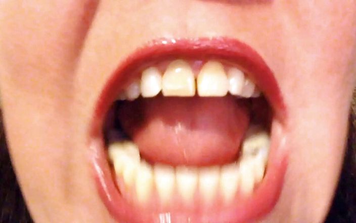 Lily Lipstixxx: Inspeção na boca - tenha cuidado, eu mordo!