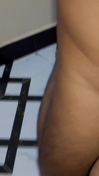Marido indiano faz sexo com sua esposa na cozinha