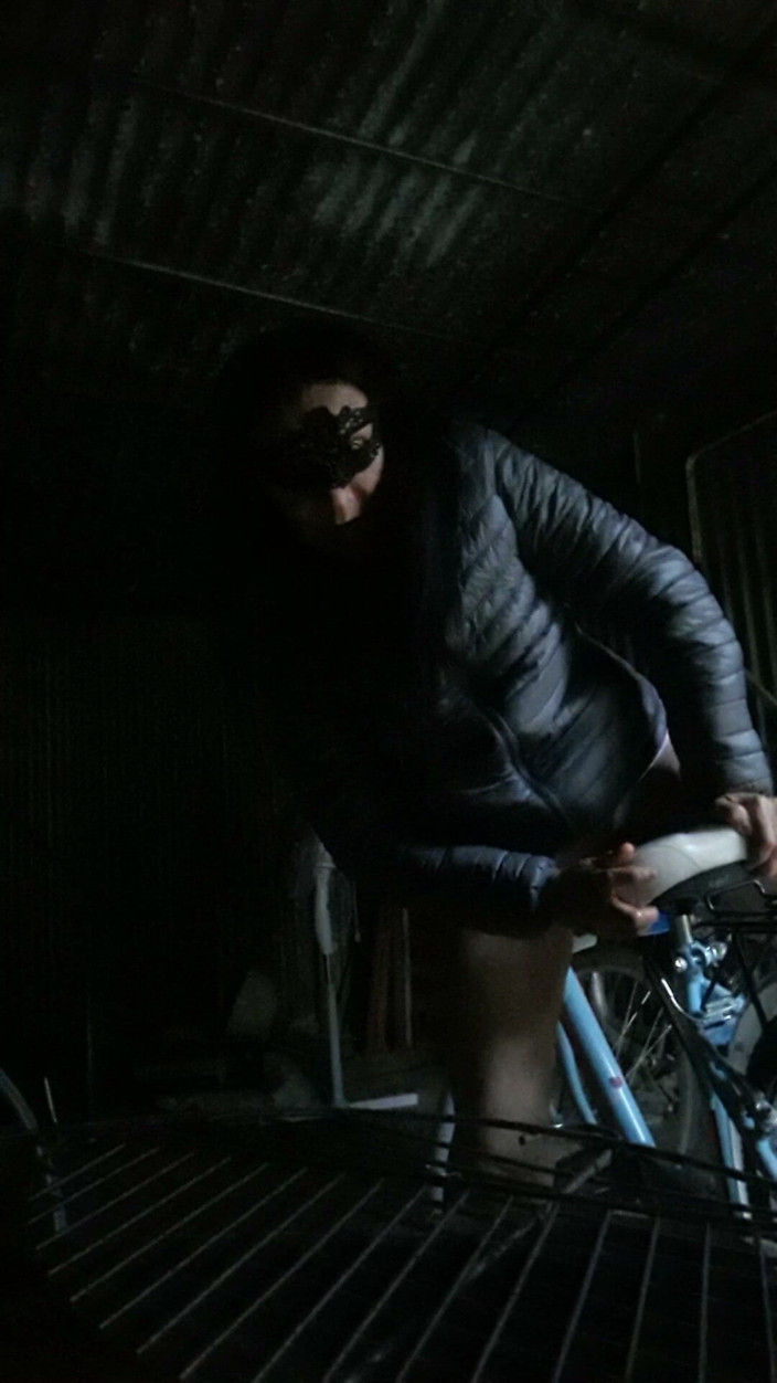 WEBREGINETTA2023: Bike Saddle Inside Pussy