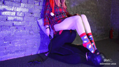 Mistress Legs: Dávení nohou, šlapání a sezení na obličeji v teplých ponožkách