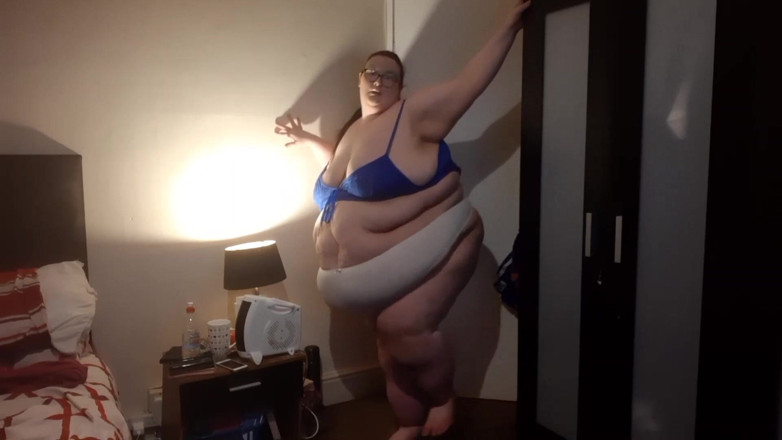 SSBBWLadyBrads: SSBBW trainiert routine