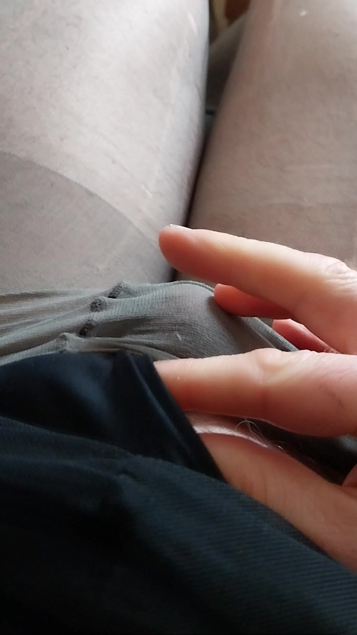 Cindy Belfast: Sissy-kitzler kommt in ihre strumpfhose