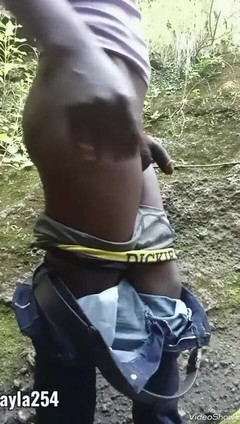 Sexyjayla254: Geiler junge allein im wald wichst und schießt große ladung