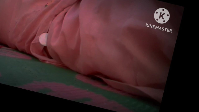 TricolorMusic3: Fată sexy desi tânără drăguță cu pizdă rasă