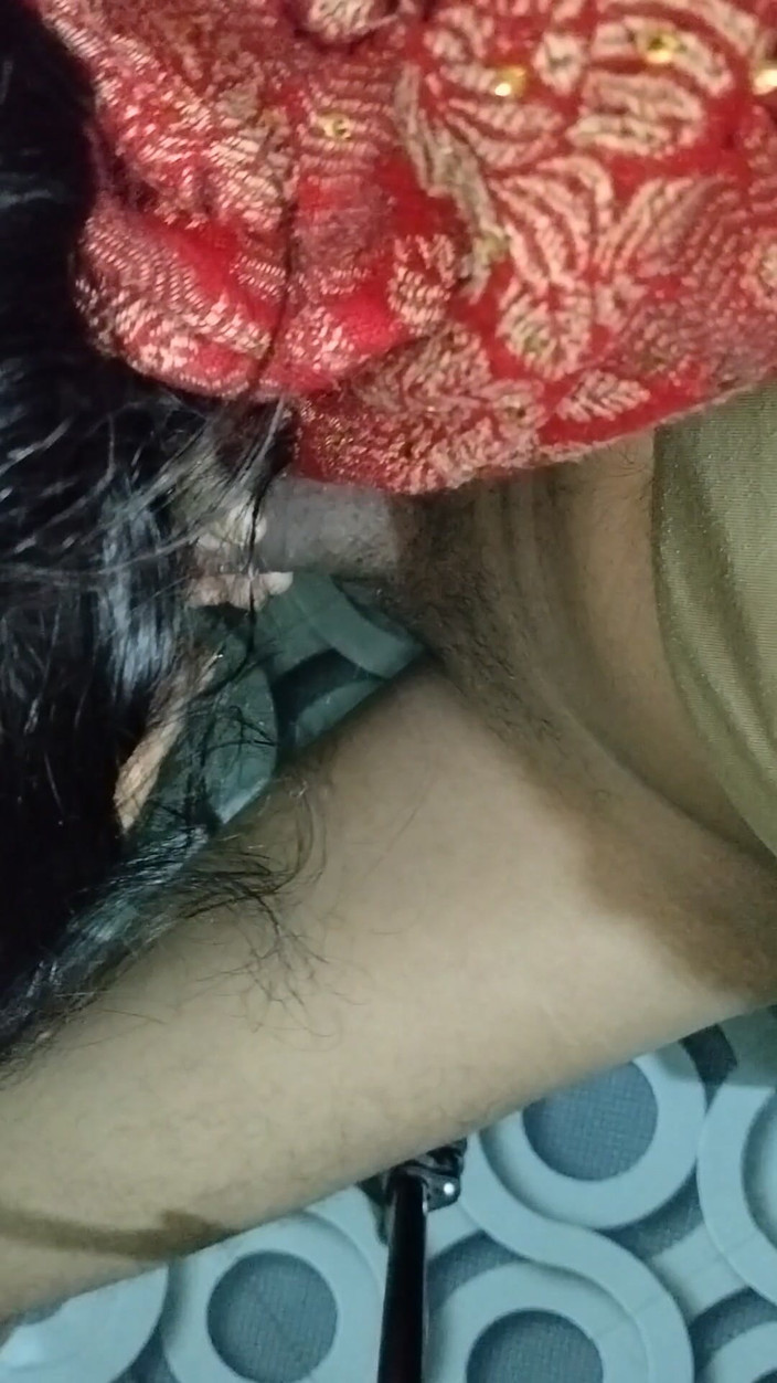 Sama007: Obrovský výstřik z manželky ruky, část 1