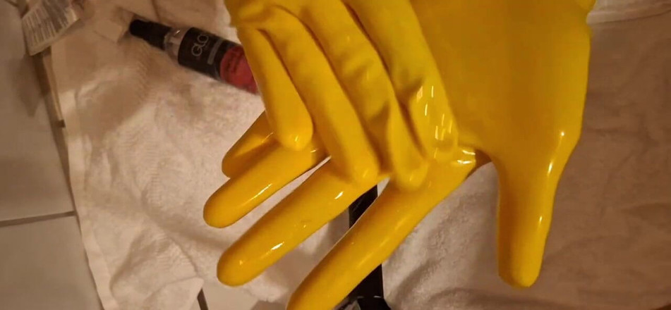 Dreamofevolution: Latex Gloves