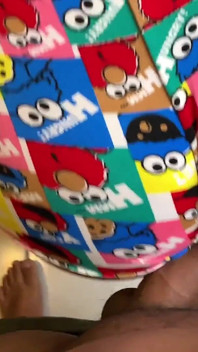 Min styvsyster förför mig med sin stora röv i Pijamas string i badrummet