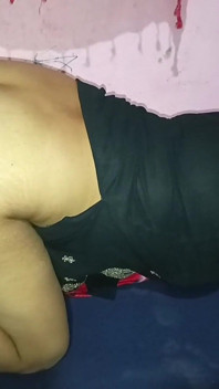 Jija Sali domaltarak ve kovboy kız pozisyonunda gece boyunca tam çıplak seks