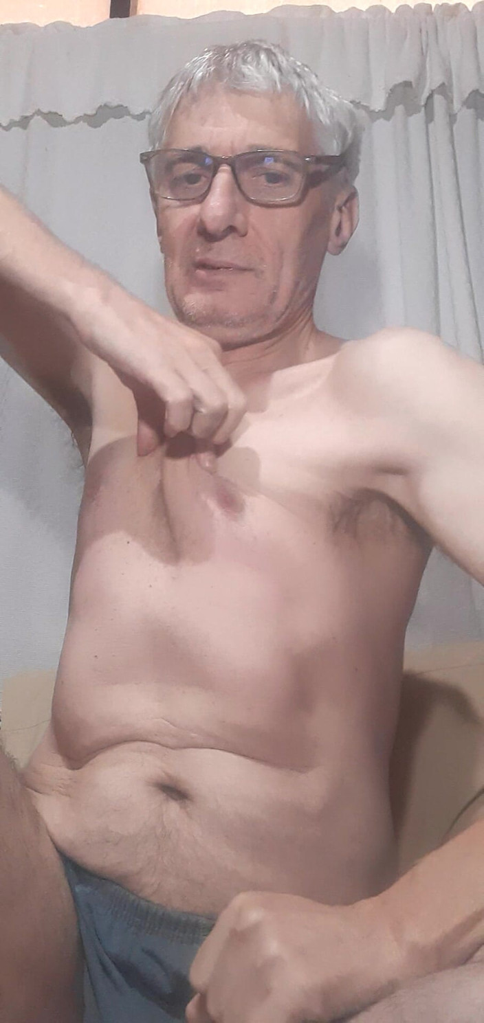 Big uncut hard cock: Succhiami baciami lecca le mie tette dure con i capezzoli,...