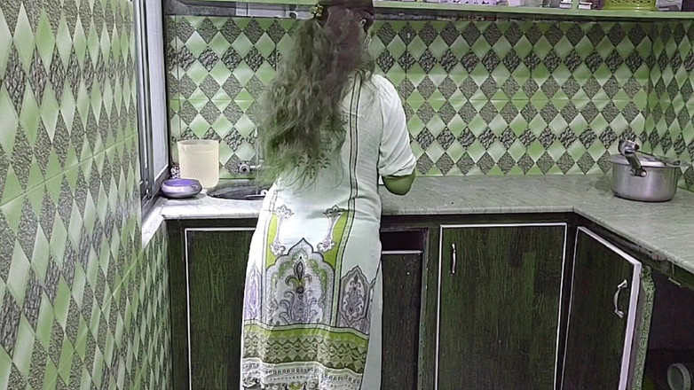 Pakistani CoupleX: Indická desi tetička Kuchyň Mai Kam Kr Rahi Thi Pati...