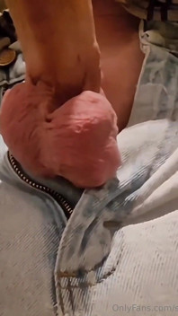 Sixxbig Pula mare oferă cantități masive de sos de spermă pentru oaspeții săi