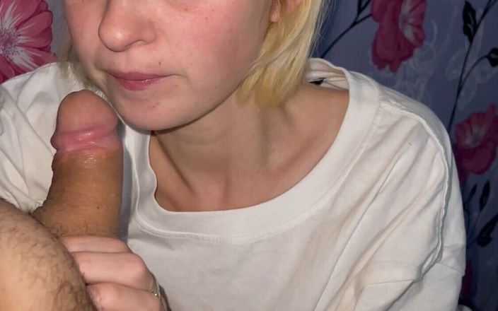 Team freeki: Ma copine blonde me taille une pipe