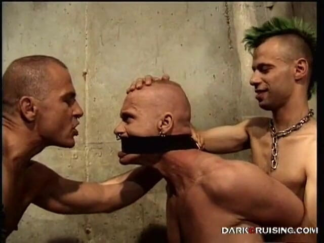 Cazzofilm: Prasata s skinheady