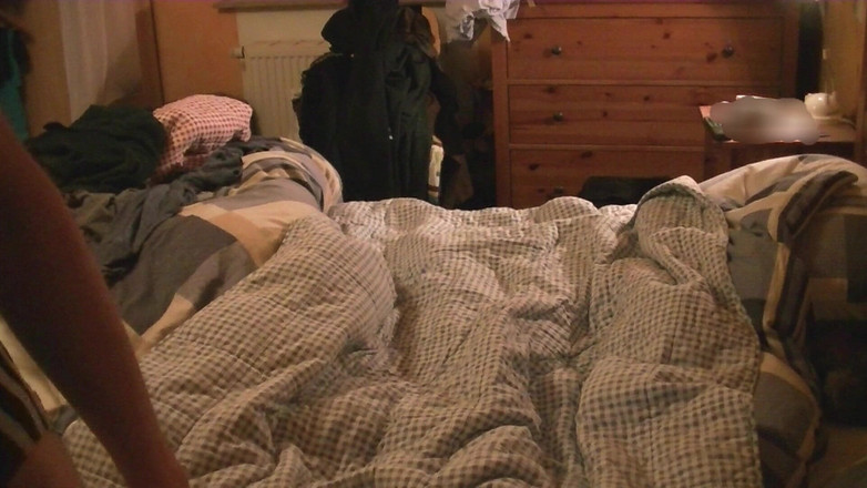 Mark Hannes: 黑色泳衣驼峰手淫