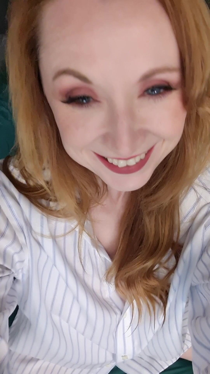 Lily kink: Horny Cougar MILF Video Phone Sex Challenge: While Boyfriend's in...